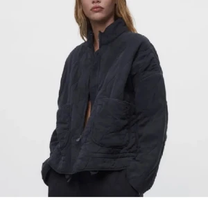 Jacka - Skitsnygg jacka från Zara som är helt slutsåld!! Nypris 899kr