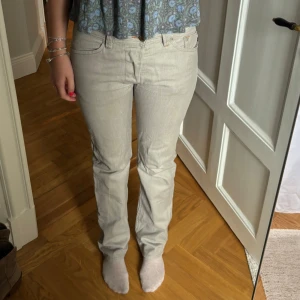 Diesel jeans  - Super bra skick. Lågmidjade gråa straight jeans från diesel. 