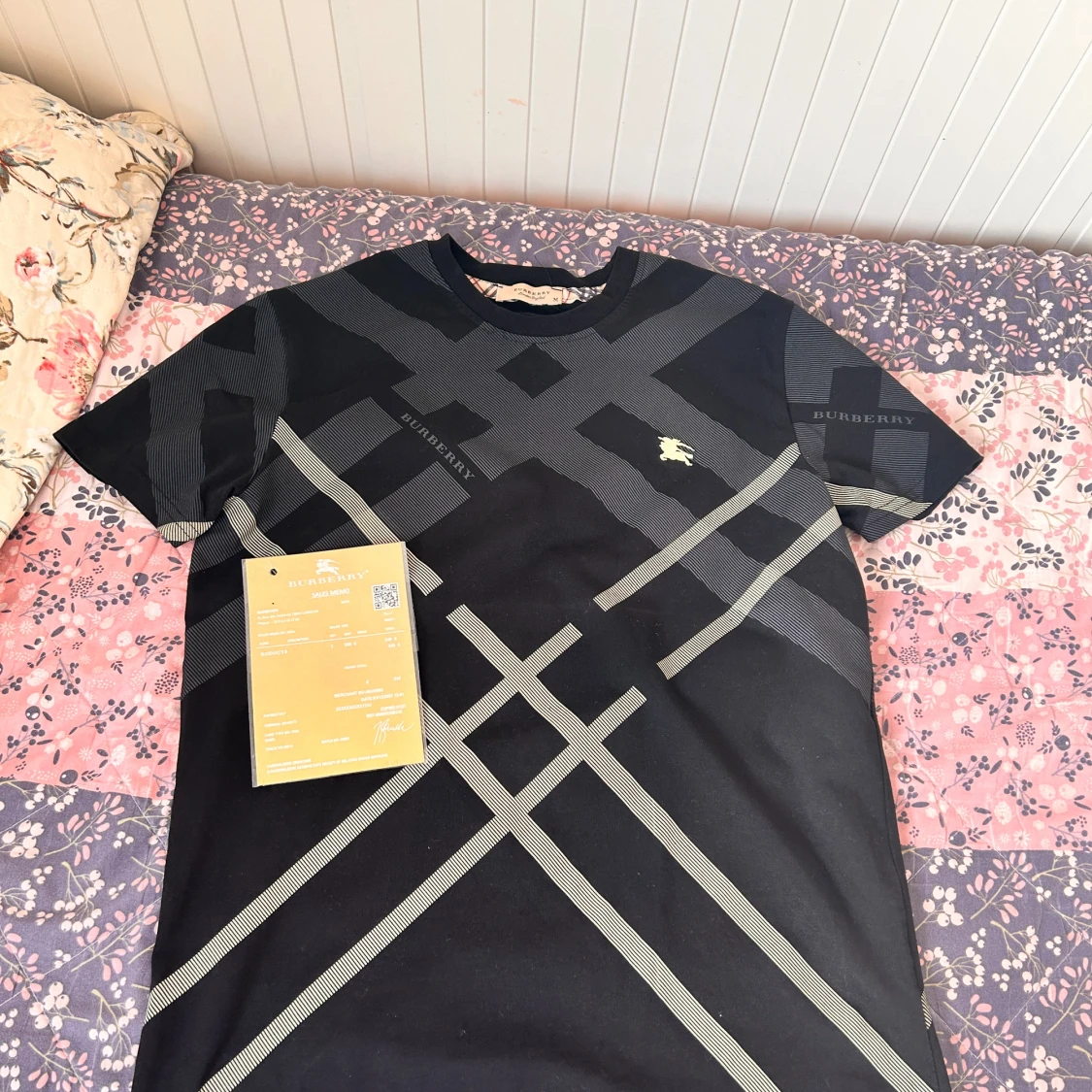 Helt ny Burberry T-shirt 