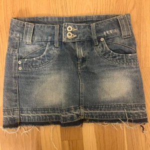 Jeans kjol  - Jätte fin jeans kjol, midjemått: 37 cm