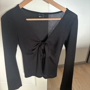 Svart blus - Svart långärmad fin tröja ifrån ginatricot, storlek Xs, ofta slutsåld!💓