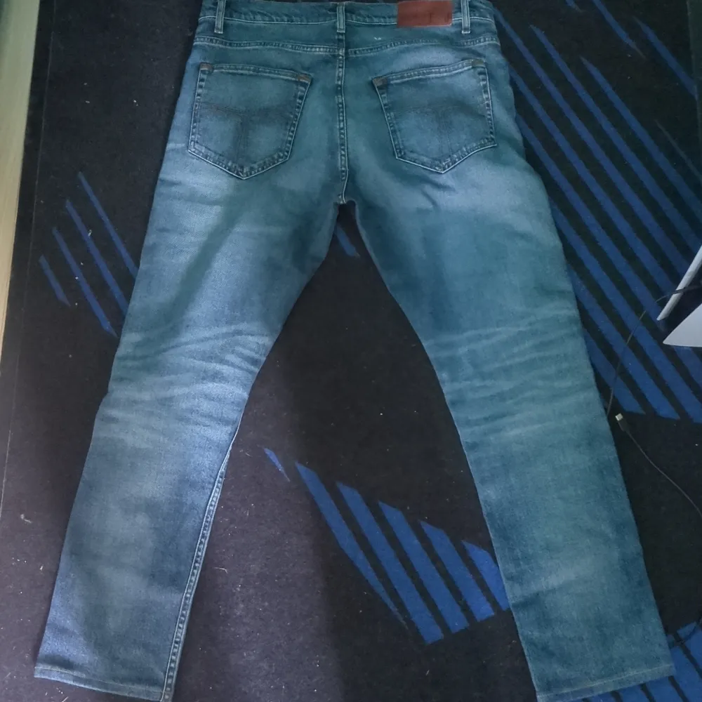 Helt nya aldrig använda. Kostar runt 1200-1600kr, kan diskutera pris. storlek W34 L34. Jeans & Byxor.