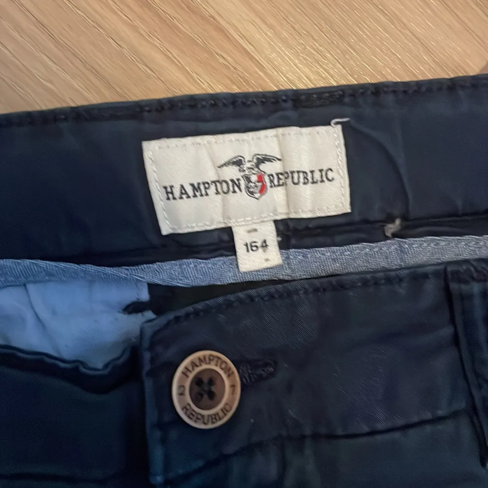 Chinos storlek 164, champion republic i mycket bra skick. Mörk blåa. Jeans & Byxor.