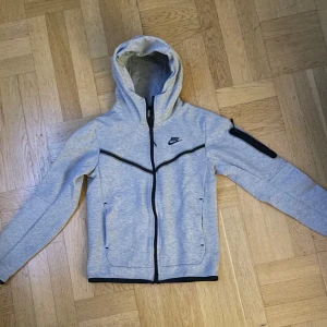 Nike tech fleece  - Xs bra skick använd typ 5 gånger köpt från Nike 