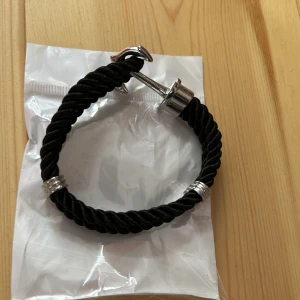 Svart ankar armband - Helt ny alltså aldrig använd