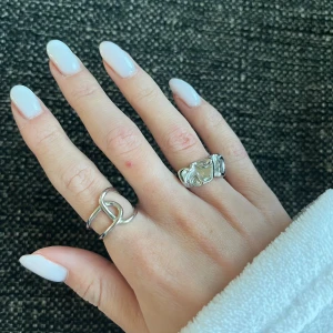 Två silver ringar - Så fina och aldrig använda🩷 justerbara 