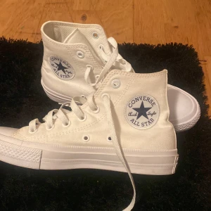 Vita converse all star - Hel nya i gott skick använda 2 ggr storlek 37,5