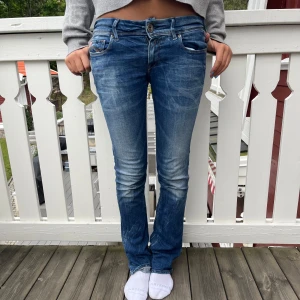 Lågmidjade jeans - Säljer dessa lågmidjade jeans som tyvärr inte används längre❤️