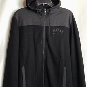 Hugo Boss Saggy Embroider Black Grey - Inte världens bästa skick därav priset