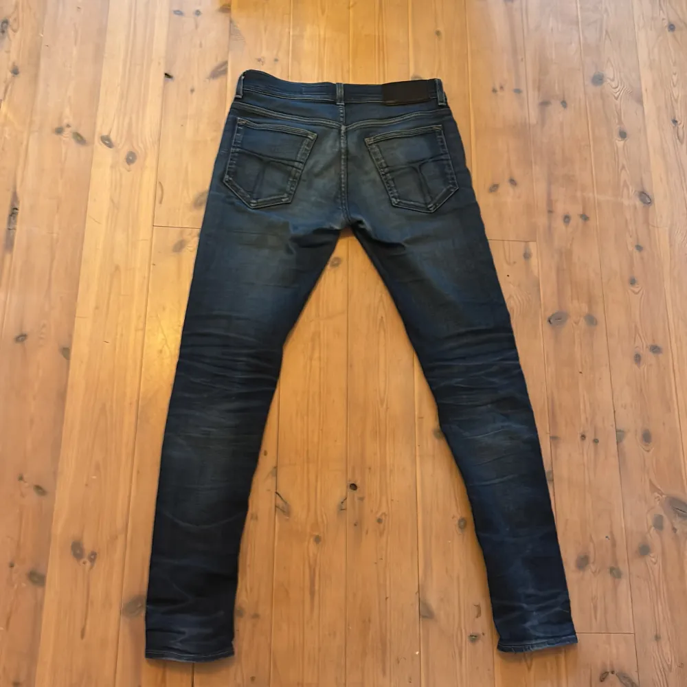 Säljer mina tvär feta tiger of Sweden jeans då de är för små för mig. Storleken är 30/32, i passformen slim. Skriv om ni har några frågor.. Jeans & Byxor.