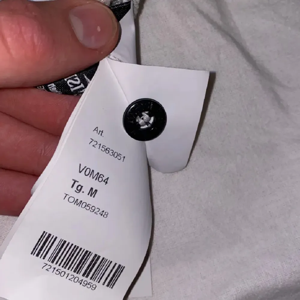 Stone island tröja som passar M/L. Diskuterar gärna pris. Tröjor & Koftor.