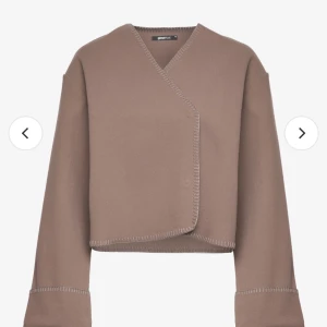 Kappa - Säljer min kappa från Gina. Då den inte används. Fint skick💗