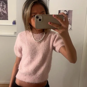 stickad rosa  - super gullig rosa stickad, perfekt till hösten🍁🍁💖💖