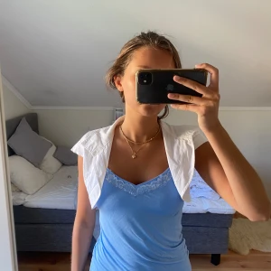 Vit bolero - Vit bolero, finns ingen lapp men motsvarar 34/36