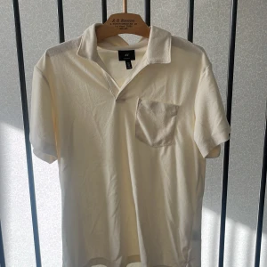 T-Shirt - Storlek M köpt på HM i Danmark.  Använd en gång.