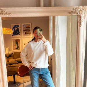 Vit långärmad tröja/sweater från weekday  - Använd fåtal gånger så bra skick.