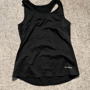 Träningslinne - Fint och bekvämt linne som är i ett mycket bra skick 