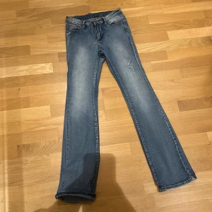 Enkla jeans - Super fina på och jätte bekväma dels lågmidjade