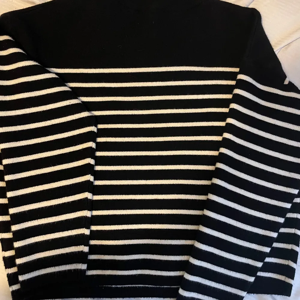Nytt skick då jag aldrig andvänt. Råkade köpa två stycken så säljer därför ena. Skriv för fler bilder. Ny pris ligger runt 350kr🤍 Kan diskutera pris. Neuletakit & Villapaidat.