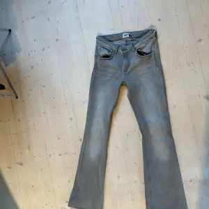 Helt nya oanvända Lågmidjade bootcut jeans från lager 157. Strl S💖💖💖