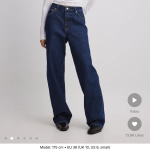 Skit snygga jeans från NAKD - Fina & snygga jeans i storlek 40 som jag säljer då dem är för stora. Har använt max 10 gånger med skärp men de är rätt stora.   Ordnarie pris 599kr säljer för 230kr Innebenslängd 83cm