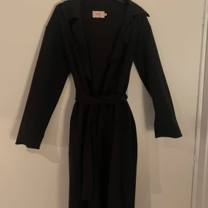 Kappa - Säljer denna jätte fina kapp från Nelly, pga att den är för stor för mig, den är storlek xxs men skulle säga att den passar en s💕 köpt för 600-700 och finns ej kvar på hemsidan💕