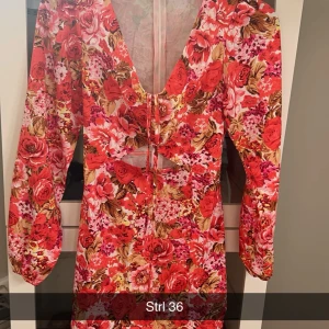 Festklänning  - Oanvänd 