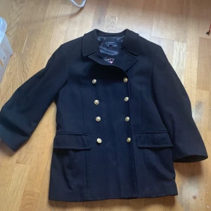 Gant rock - Marinblå rock från gant. Storlek m men stor i storlek. Fint skick.