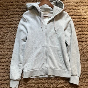 Zip hoodie  - Rikigt fin tröja i dunder skick! 🤩👕‼️ Storlek: XS  Hör av dig vid minsta lilla fundering!💭 