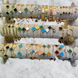 Van cleef armband - Säljer aldrig använda van cleef armband alla säljs!