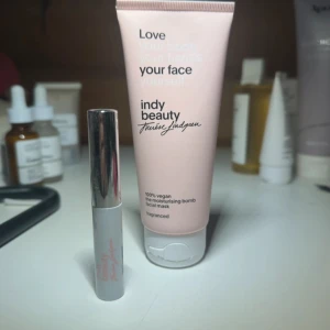 IndyBeauty beauty  - Båda två är oanvända!  Brow Fix  The moisturising bomb facial mask  🤎