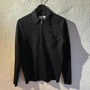 Samsoe Samsoe full zip  - En zip-tröja från samsoe samsoe size small! En perfekt höst tröja!