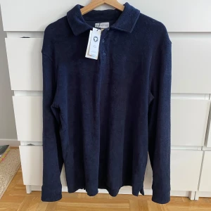 These Glory Days Frotté Polotröja - Köptes på Volt för 900kr men passar tyvärr inte för mig. Prislappen är kvar, endast provad aldrig använd.