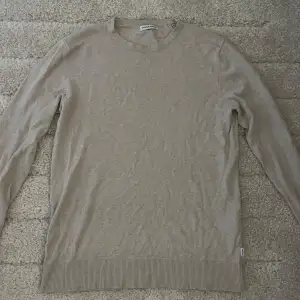 Beige tröja från jack n jones, bra skick utan defekter, Nypris 600