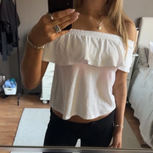  Volang topp   - Säljer min snygga Volang topp 💕 Köpte från Gina förra året i storlek S 💕