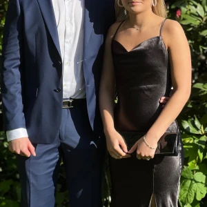 Balklänning nelly - Fin balklänning, använd vid ett tillfälle. Normal i storleken.