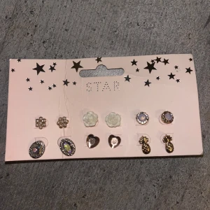 Örhängen  - Oanvända örhängen med olika former🤗