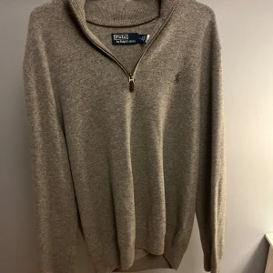 Ralph Lauren tröja - Ralph Lauren tröja i storlek M som jag fick i present som endast är använd några gånger. 