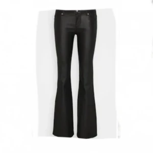 SJUKT SNYGGA SKINNBYXOR  - Svarta skinnbyxor från only, köpta för ca 6 månader sen och användning syns pyttelite, storlek S/30 ❤️❤️ super trendiga. Pris kan diskuteras 