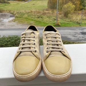 Lanvins - Tja! Säljer nu dessa riktigt schyssta lanvins. Skorna är i ganska användt skick, där av priset. Hör av er vid frågor och funderingar!