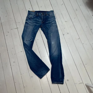 Dondup jeans  - Fräscha dondup jeans🌟skick 9/10, köpte på nk, nypris 3000kr✨
