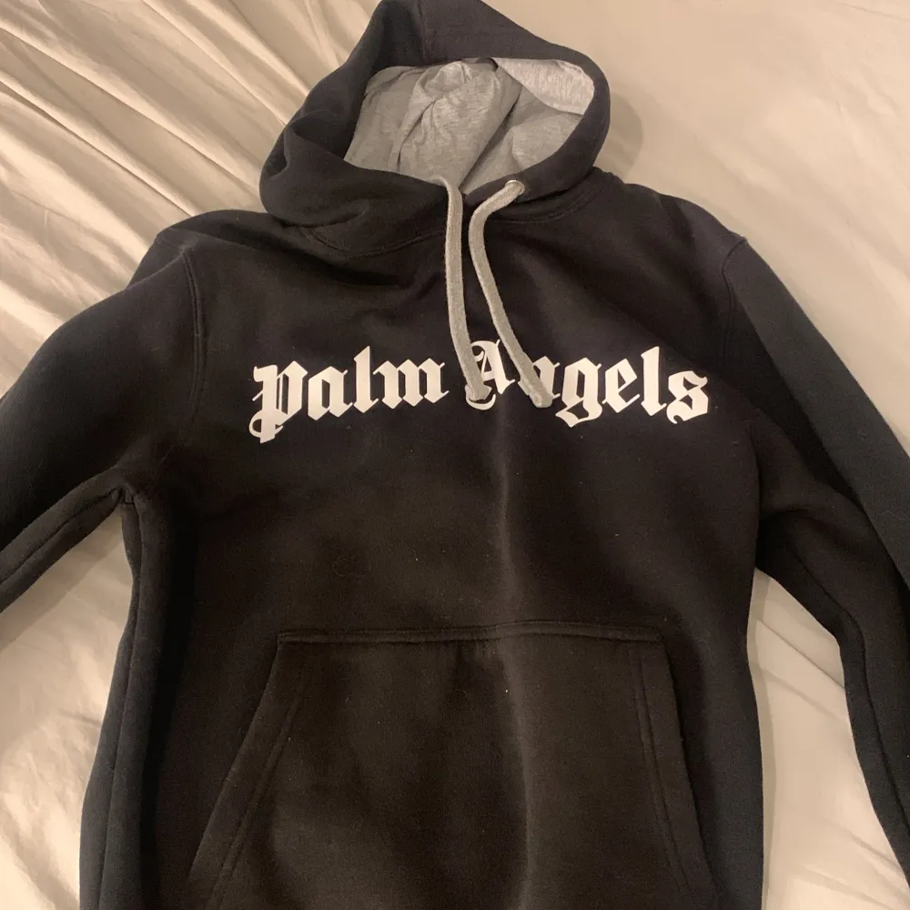 Ganska bra skick, andvänt den några gånger. Storlek S. Hoodies.