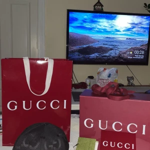 Gucci jumbo - Säljer nu min keps som var inköpt i somras, box och allt fås med. Pris ej  hugget i sten men inga skambud.  Mycket bra skick och använt ett fåtal gånger.