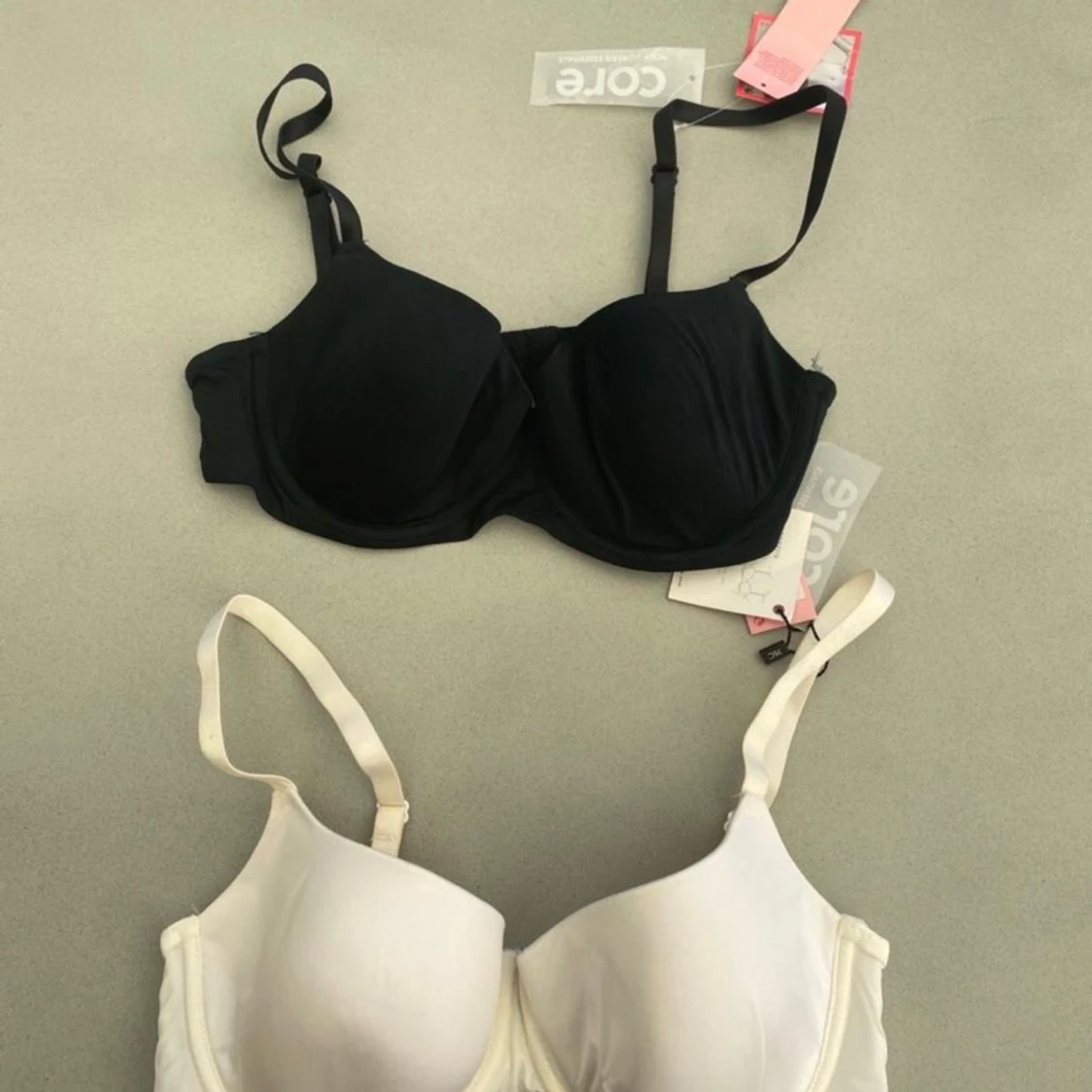 Svart och vit bh strl 75C