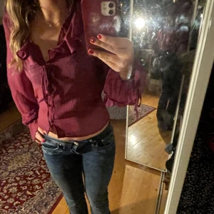 rosa blus ifrån Kapphal💞 - säljer denna super fina blus ifrån Kapphal💞 Den är genomskinlig och man kan se en del igenom! Hör av dig vid frågor eller för fler bilder😇🤗