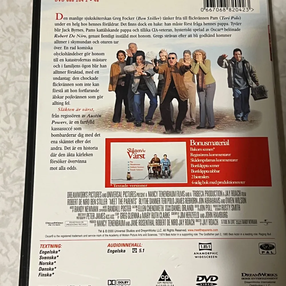 Säljer en DVD av filmen 'Släkten är värst' med Ben Stiller och Robert De Niro. Filmen handlar om Greg Focker som träffar sin flickväns föräldrar och allt går fel. DVD:n innehåller bonusmaterial och har ljud på engelska, svenska och finska. Perfekt för en filmkväll med mycket skratt!säljs för 50. Böcker.