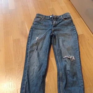 Blå jeans - För små.bra skick