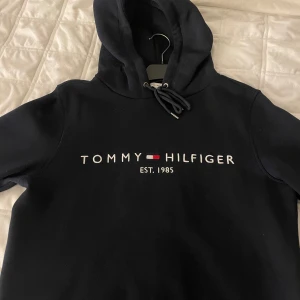 Tommy hilfiger hoodie - Tommy hilfiger hoodie i väldigt bra skick