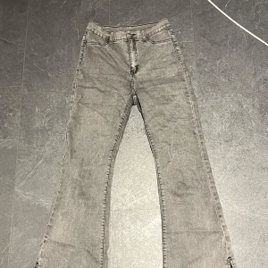 Bootcut jeans  - Skit snygga utsvängda jeans!! Sitter Såå bra på!