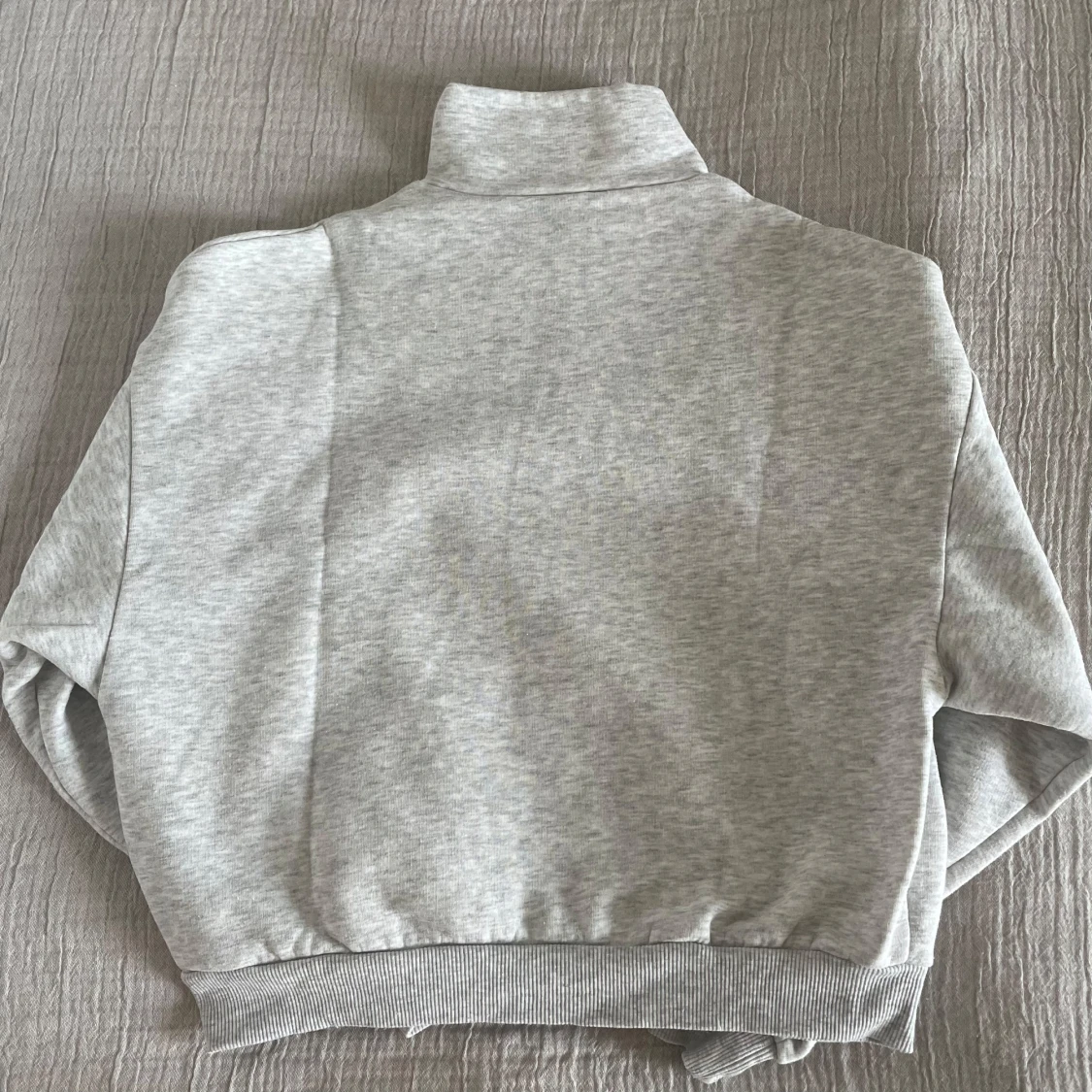 Grå half-zip tröja Ginatricot  - 90